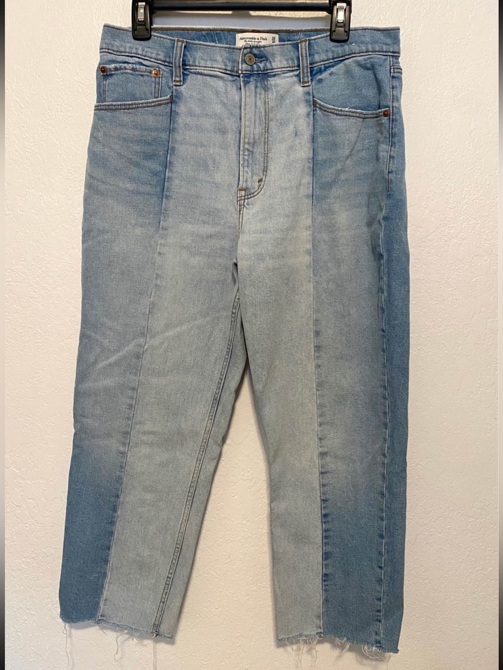 Abercrombie & Fitch Light Wash Ankle Ultra High Rise Straight Jeans Size 33/16 S